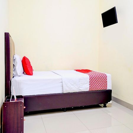 Hotel OYO 90052 Star House Cirebon Exterior foto