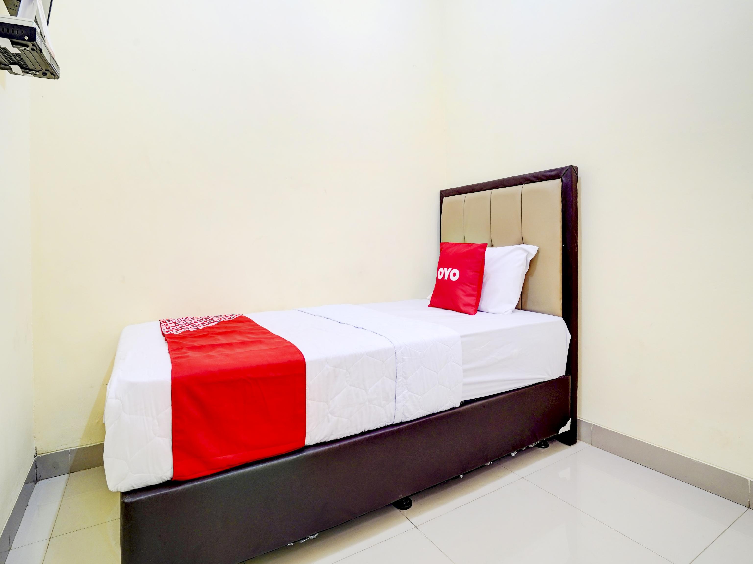 Hotel OYO 90052 Star House Cirebon Exterior foto