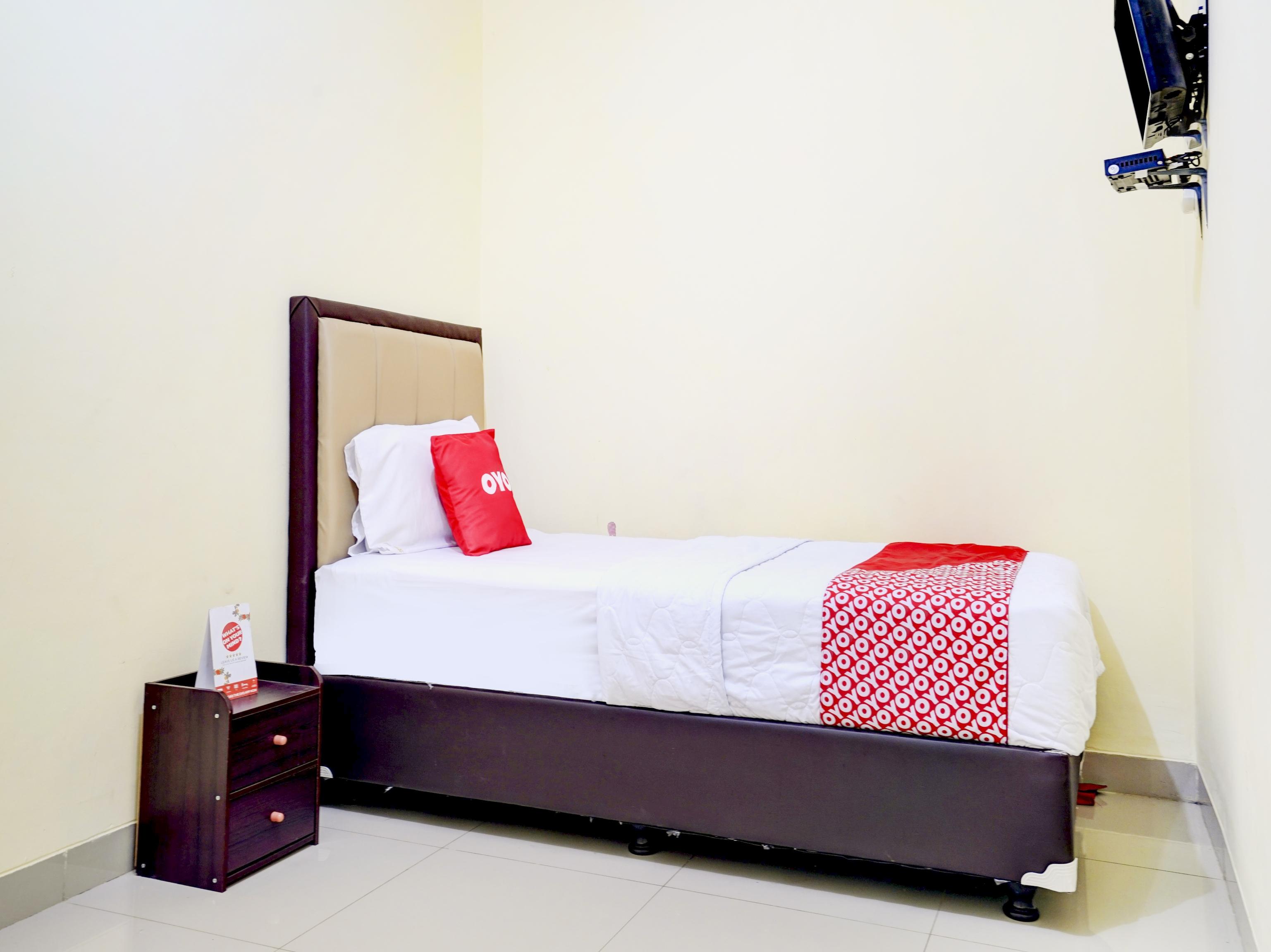 Hotel OYO 90052 Star House Cirebon Exterior foto
