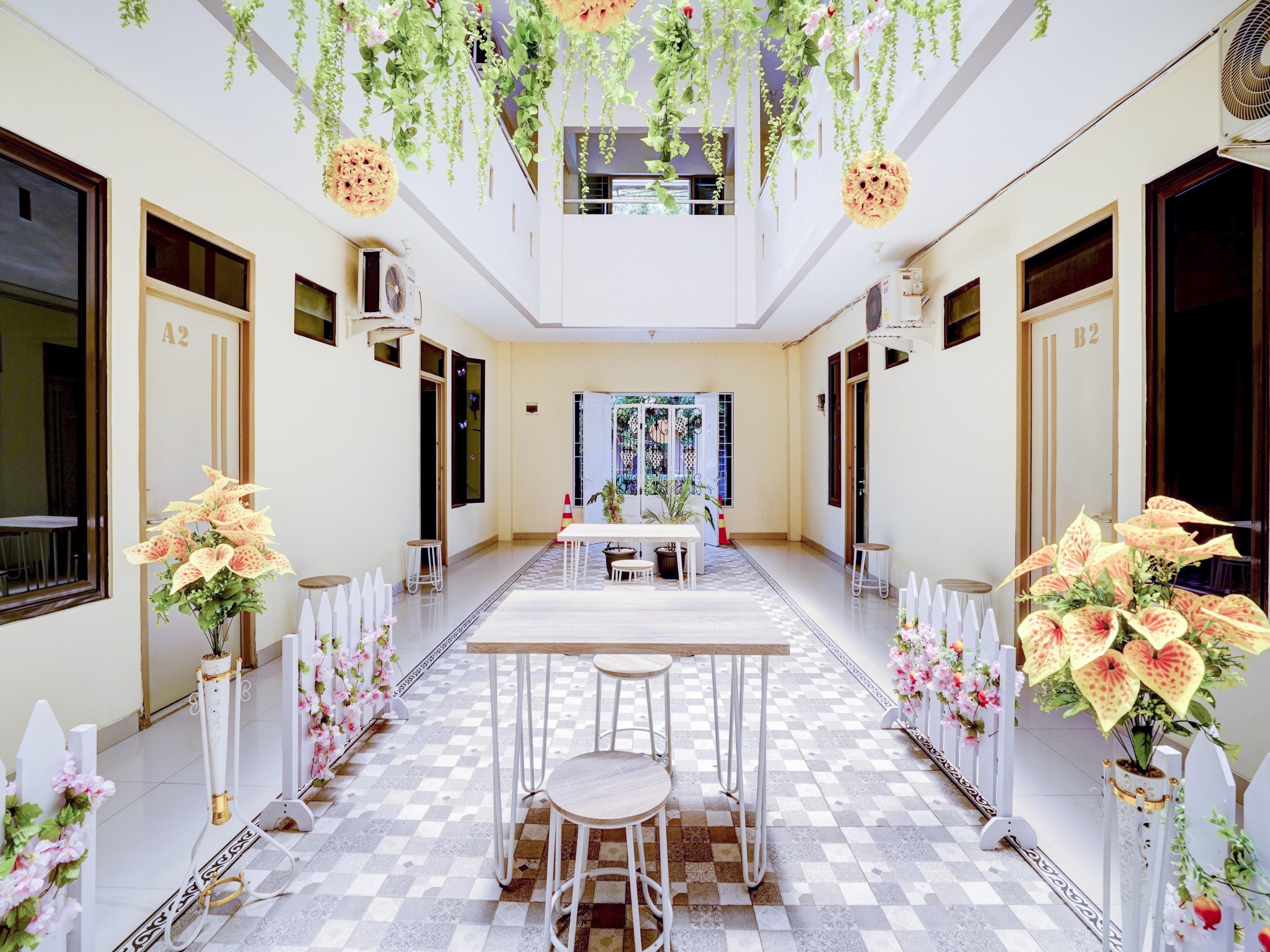 Hotel OYO 90052 Star House Cirebon Exterior foto
